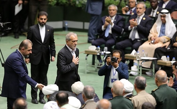 Heniyye'nin yeni İran Cumhurbaşkanı Mesud Pezeşkiyan'ın görevi teslim törenine katılmak için Tahran'da bulunduğu bildirildi.