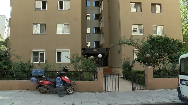 İhbar üzerine hemen olay yerine polis ve sağlık ekipleri geldi. Ekipler Ersanlı’nın hayatını kaybettiğini belirledi. Ersanlı’nın cansız bedeni, olay yerinde yapılan incelemelerin ardından kesin ölüm nedeninin belirlenmesi için Adli Tıp Kurumu morguna götürüldü.