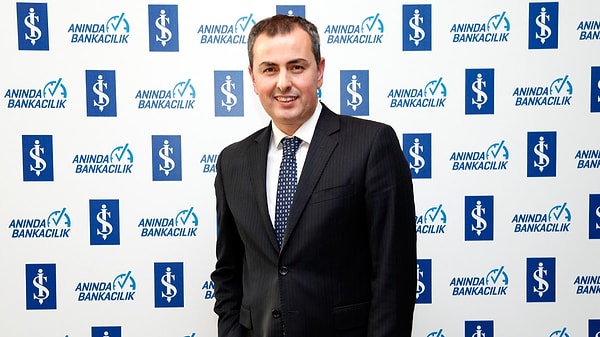 "Ekimde hızlı bir karar alınacağını sanmıyorum. Ama kasım toplantısından itibaren kademeli faiz indirim sürecine girilebileceğini ve politika faizinin 2024 sonunda yüzde 45, 2025 sonunda da yüzde 25'e kadar inebileceğini düşünüyorum."