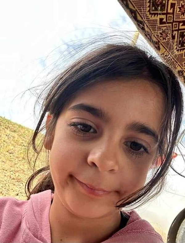 8 yaşındaki Narin Güran, Diyarbakır'ın Bağlar ilçesine bağlı kırsal Tavşantepe mahallesinde yaşıyordu. Çarşamba günü Kur'an kursuna gitmek için evden çıkan küçük kızdan bir daha haber alınamadı.