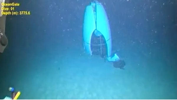 ABD Sahil Güvenlik ekipleri tarafından ilk kez paylaşılan enkaz görüntülerinde ise denizaltının parçalanmış kuyruk bölümü Kuzey Atlantik Okyanusu'nun bulanık zemininde yatarken görülüyor.