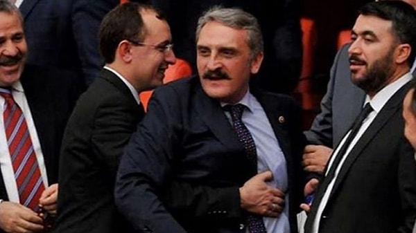 Kamuoyunda "Yeliz" olarak bilinen Çamlı, Alfred Nobel’in bombacı olduğunu vurgulayarak bombalarla Gazze’de katliam yapıldığını dile getirdi. "Ödülü geri verirseniz kıyamete kadar gönüllerde yeriniz olur" diyen Çamlı, bombacılara ders verilmesini istedi.