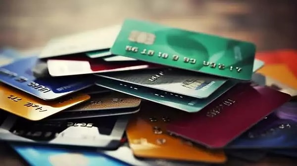 Kredi kartı limiti 100 bin TL’yi aşanlardan savunma sanayii için yıllık 750 TL katkı payı alınacak. Kanunun yasallaşmasıyla birlikte 5 Ocak'ta bu para hesaplara yansıyacak ve ekstrelerde yer alacak.