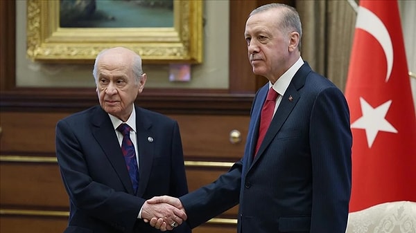 Cumhurbaşkanı Recep Tayyip Erdoğan ise bu çıkış sonrası Bahçeli'ye üstü kapalı destek verdi ve Cumhur İttifakı olarak tarihi bir fırsat kapısı açtıklarını vurguladı.