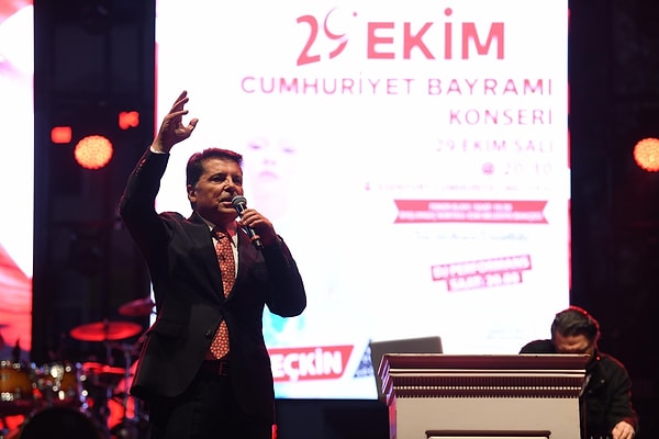 Soruşturmanın İstanbul'da insanlarda infial yaratma amacıyla yapıldığını öne süren Özer, "Dosyadan anlaşılacağı üzere hiçbir belgeye dayanmayan iddialarla suçlanıyorum. Hiçbir örgütle ilgim yoktur, bunu tamamen reddediyorum" diyerek kendini savunmuştu.