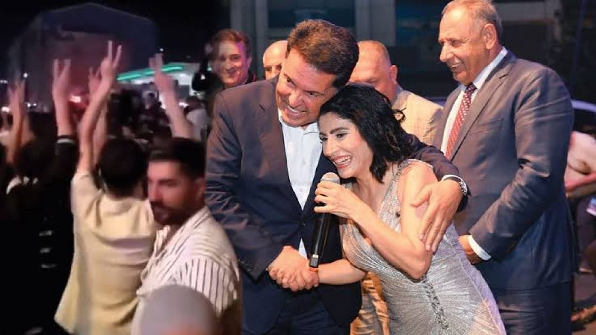 Şarkıcı Rojda Şenses'e belediyenin düzenlediği Kardeş Kültürler Festivali'nde konser verdirmesi.